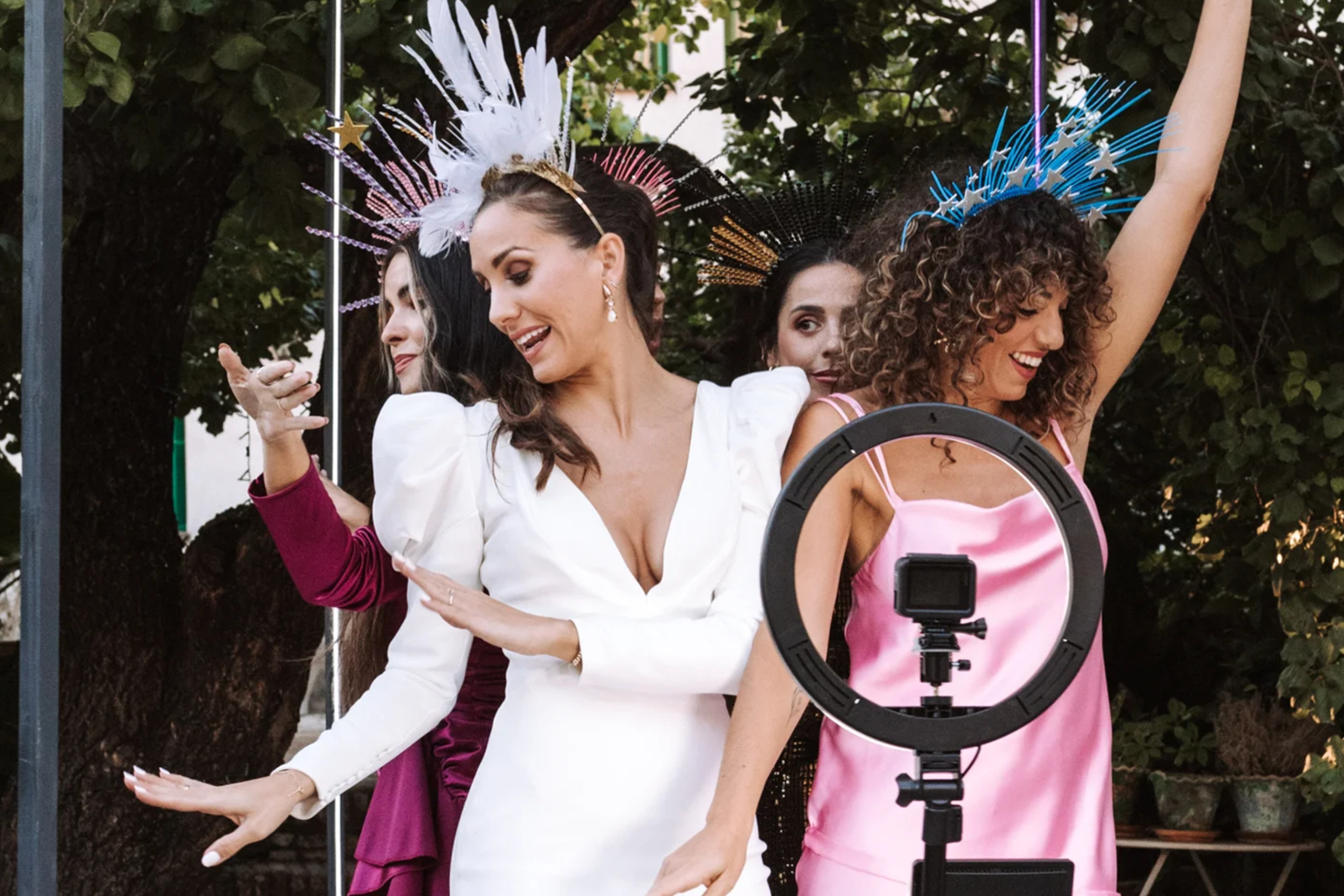 Chicas bailando frente a una cámara 360º